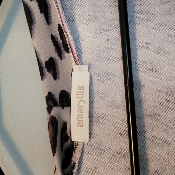 Amaryllis Women's Leopard Print Two Pocket Cardigan | Size 1XL - Picture 2 of 4
